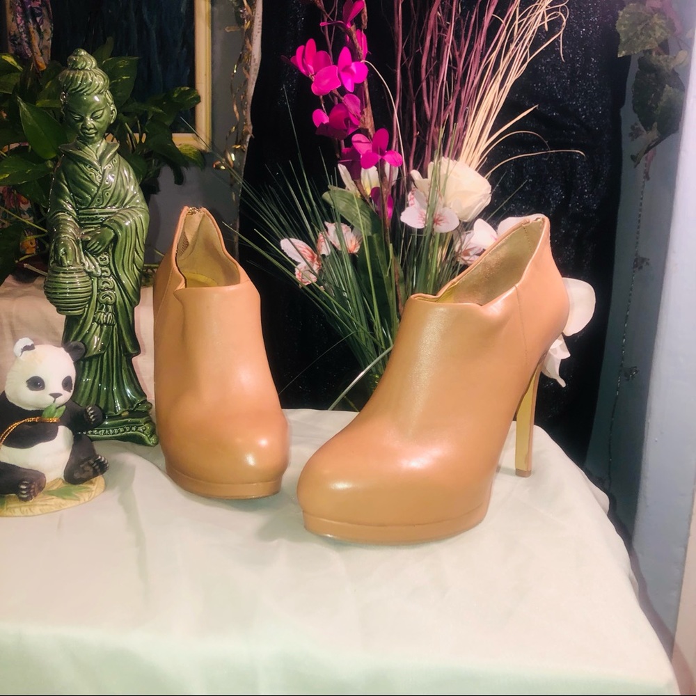 Nine West leather tan stiletto booties 7